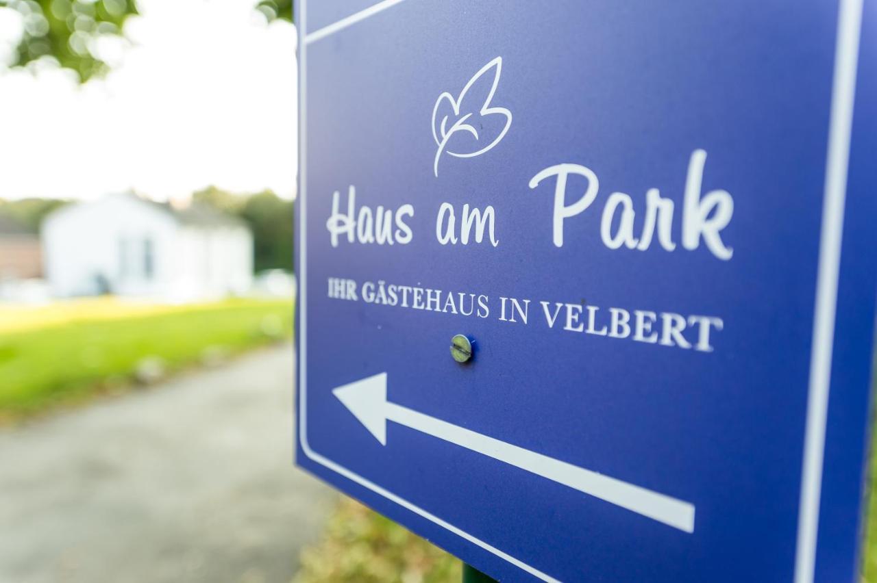 Haus Am Park - Ihr Gaestehaus In Velbert Bagian luar foto