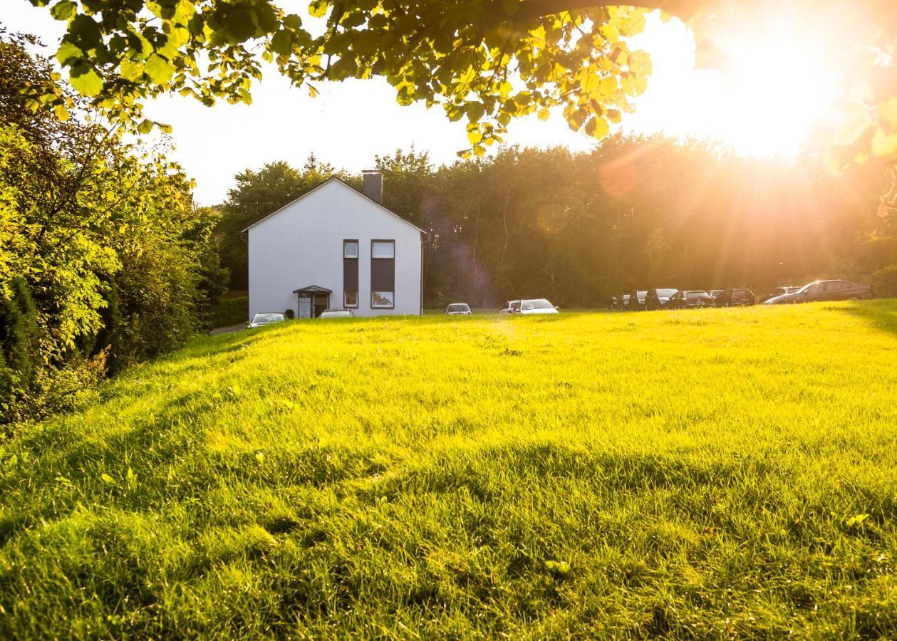 Haus Am Park - Ihr Gaestehaus In Velbert Bagian luar foto